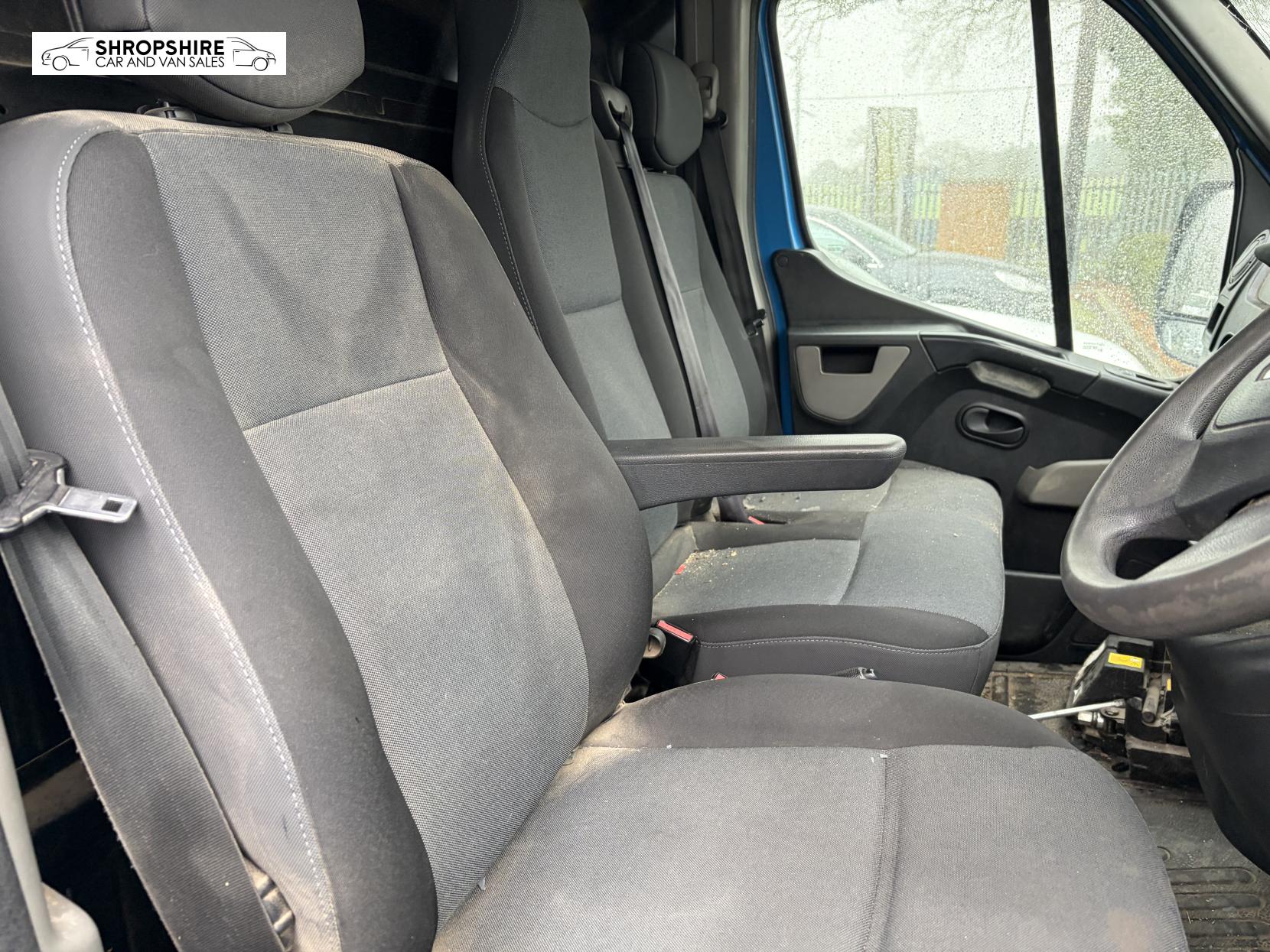 Renault Master 2.3 dCi ENERGY 35 Business Panel Van 5dr Diesel Manual FWD MWB High Roof Euro 6 (s/s) (110 bhp)