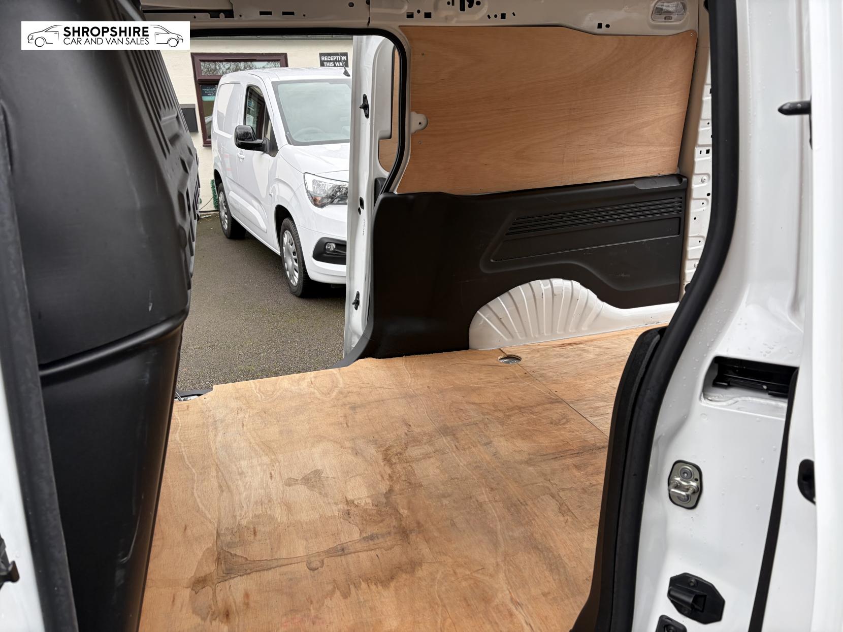 Vauxhall Combo 1.5 Turbo D 2300 Edition Panel Van 4dr Diesel Auto L2 H1 Euro 6 (s/s) (130 ps)