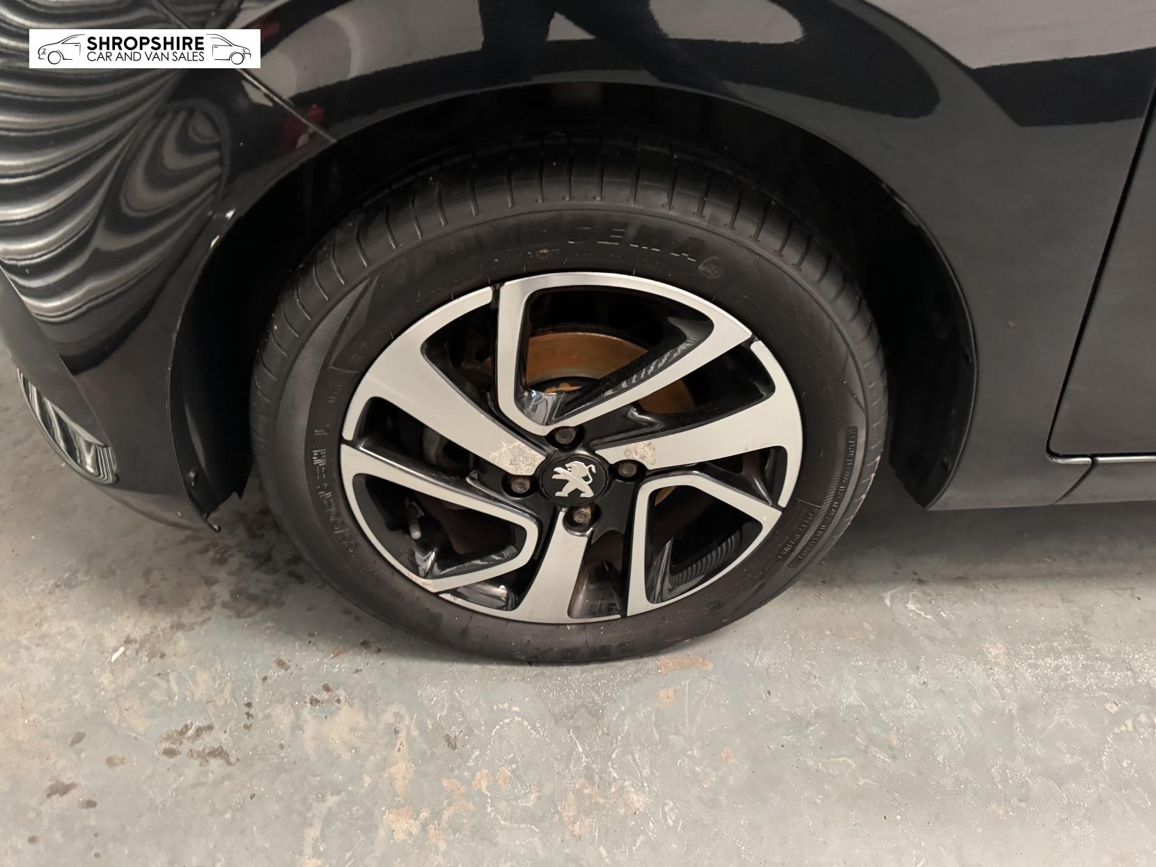 Peugeot 108 1.2 PureTech Allure Hatchback 3dr Petrol Manual Euro 6 (82 ps)