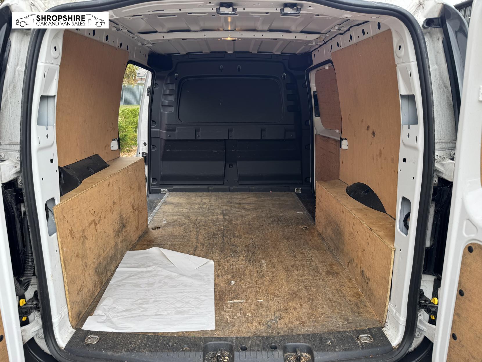Volkswagen Caddy Maxi 2.0 TDI C20 Commerce Panel Van 6dr Diesel Manual LWB Euro 6 (s/s) (102 ps)