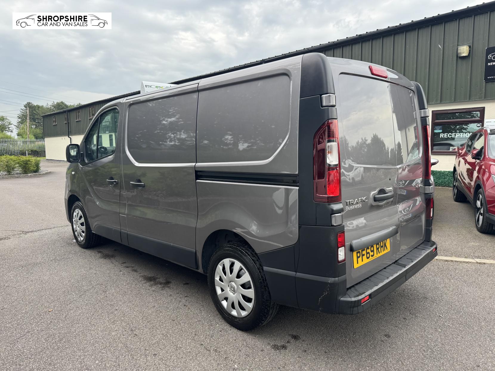 Renault Trafic 2.0 dCi ENERGY 28 Business Panel Van 5dr Diesel Manual SWB Standard Roof Euro 6 (s/s) (120 ps)