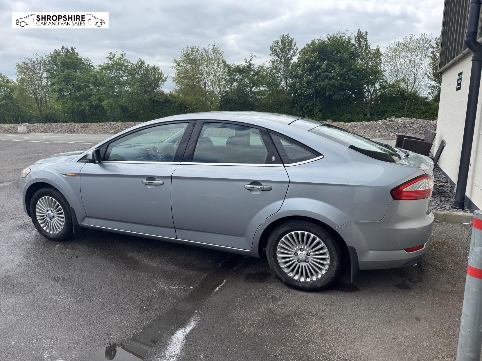 Ford Mondeo 1.8 TDCi Ghia Hatchback 5dr Diesel Manual (154 g/km, 123 bhp)