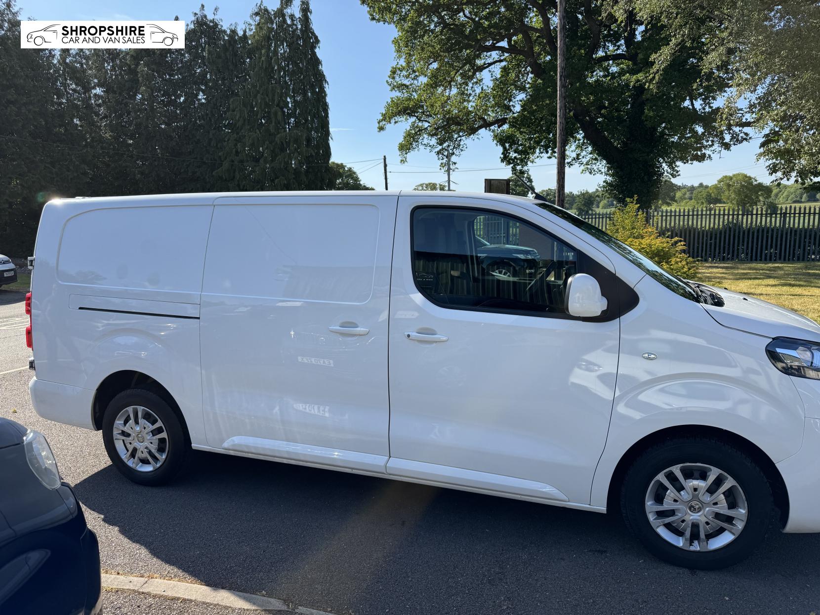 Vauxhall Vivaro 1.5 Turbo D 2900 Sportive Panel Van 5dr Diesel Manual L2 H1 Euro 6 (s/s) (100 ps)