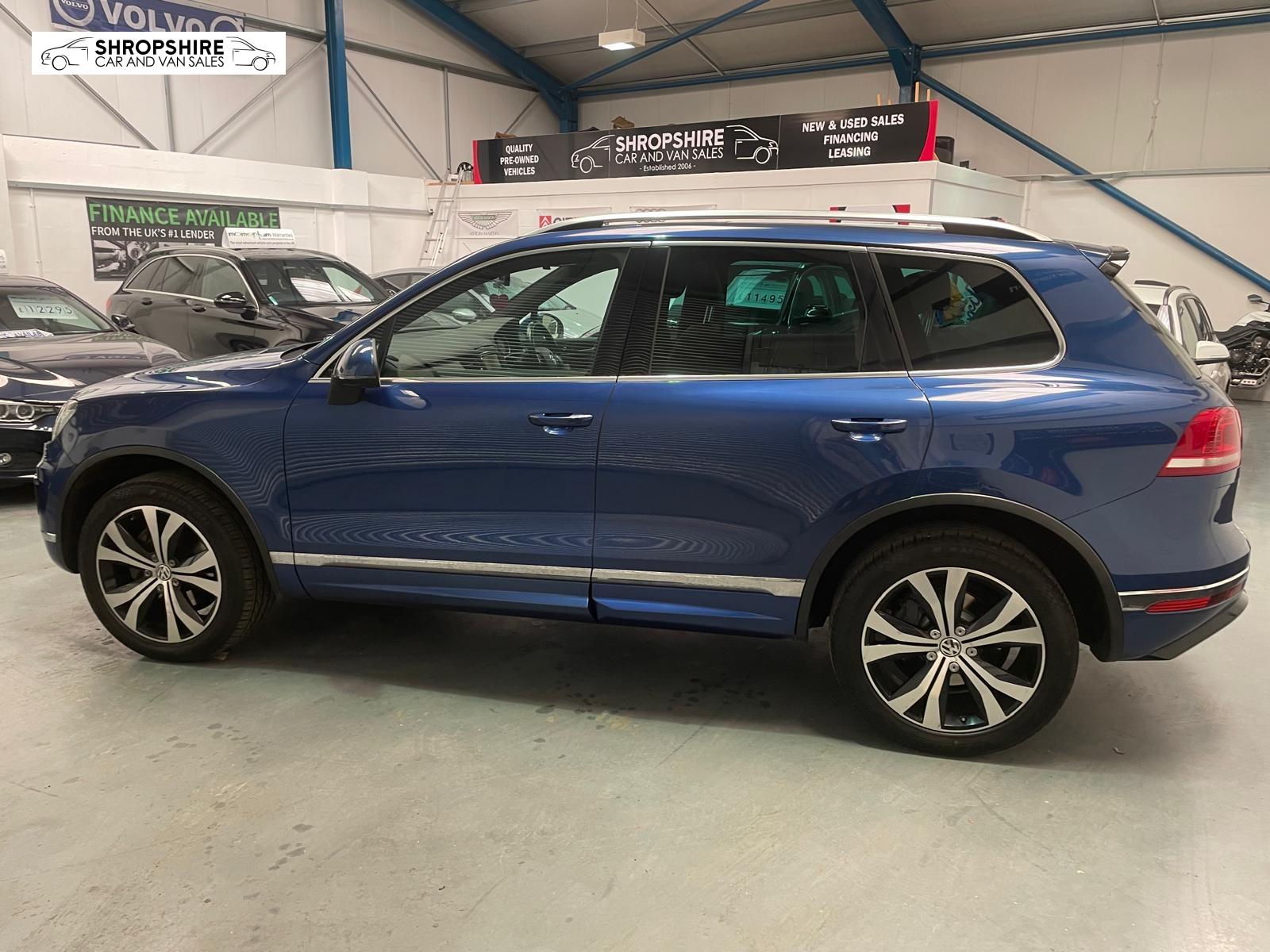 Volkswagen Touareg 3.0 TDI V6 BlueMotion Tech R-Line SUV 5dr Diesel Tiptronic 4WD Euro 6 (s/s) (262 ps)