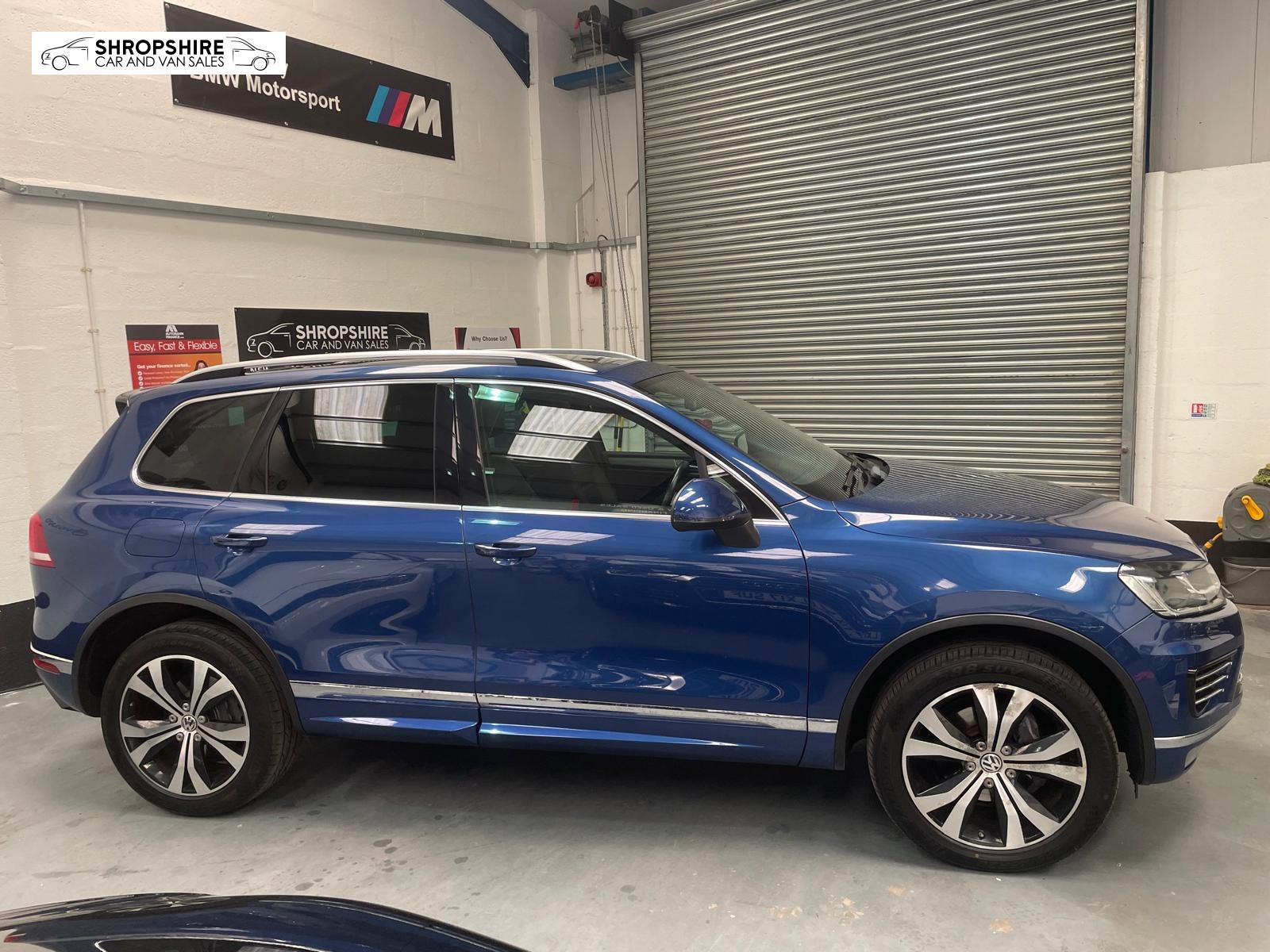Volkswagen Touareg 3.0 TDI V6 BlueMotion Tech R-Line SUV 5dr Diesel Tiptronic 4WD Euro 6 (s/s) (262 ps)