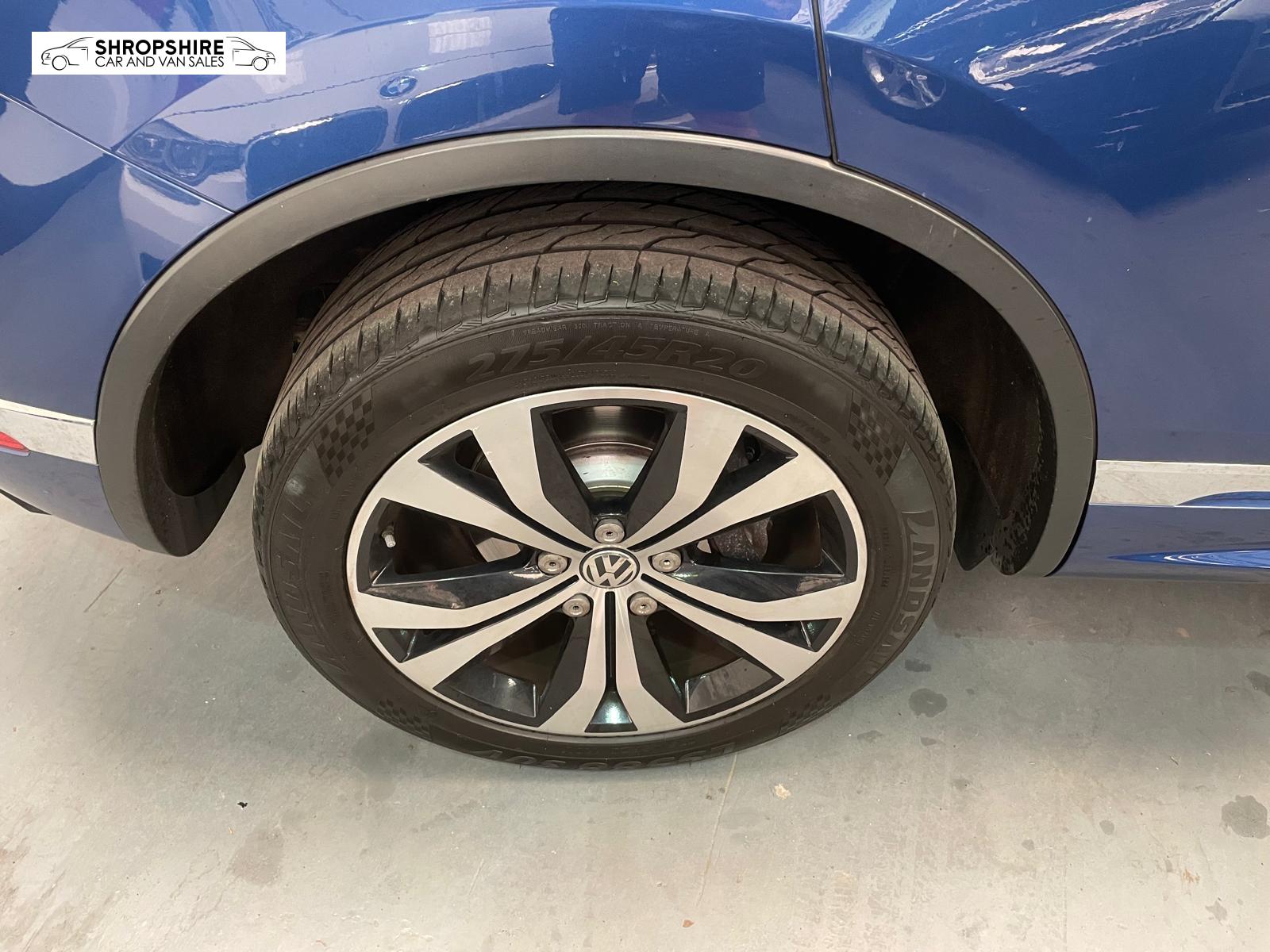 Volkswagen Touareg 3.0 TDI V6 BlueMotion Tech R-Line SUV 5dr Diesel Tiptronic 4WD Euro 6 (s/s) (262 ps)