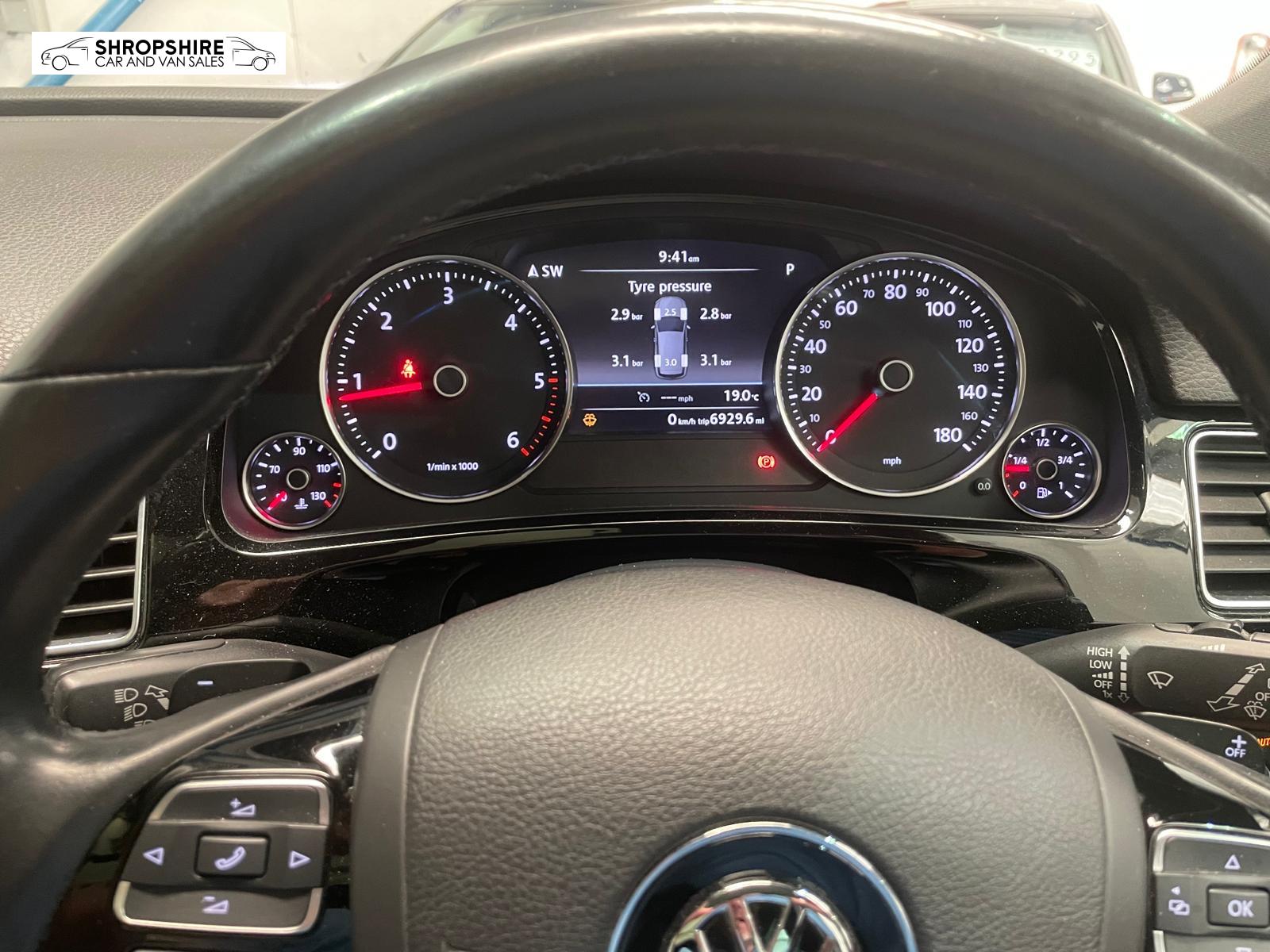 Volkswagen Touareg 3.0 TDI V6 BlueMotion Tech R-Line SUV 5dr Diesel Tiptronic 4WD Euro 6 (s/s) (262 ps)