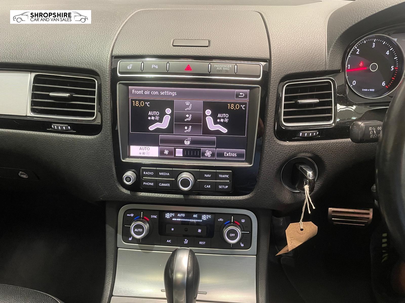 Volkswagen Touareg 3.0 TDI V6 BlueMotion Tech R-Line SUV 5dr Diesel Tiptronic 4WD Euro 6 (s/s) (262 ps)