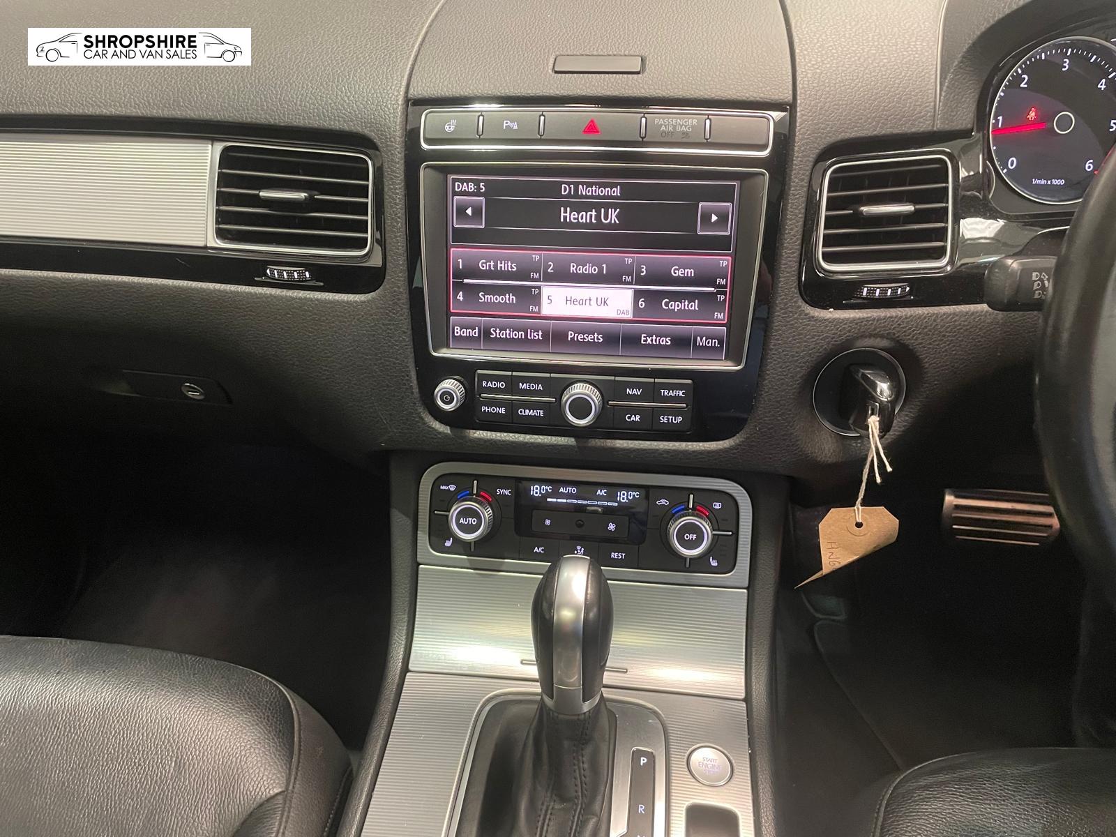 Volkswagen Touareg 3.0 TDI V6 BlueMotion Tech R-Line SUV 5dr Diesel Tiptronic 4WD Euro 6 (s/s) (262 ps)
