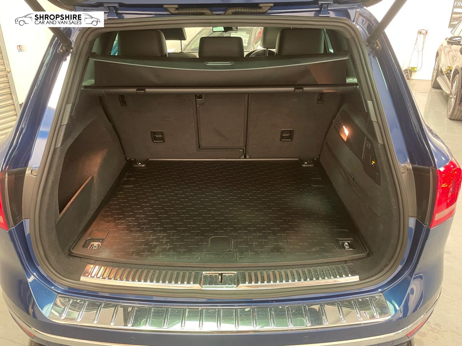 Volkswagen Touareg 3.0 TDI V6 BlueMotion Tech R-Line SUV 5dr Diesel Tiptronic 4WD Euro 6 (s/s) (262 ps)