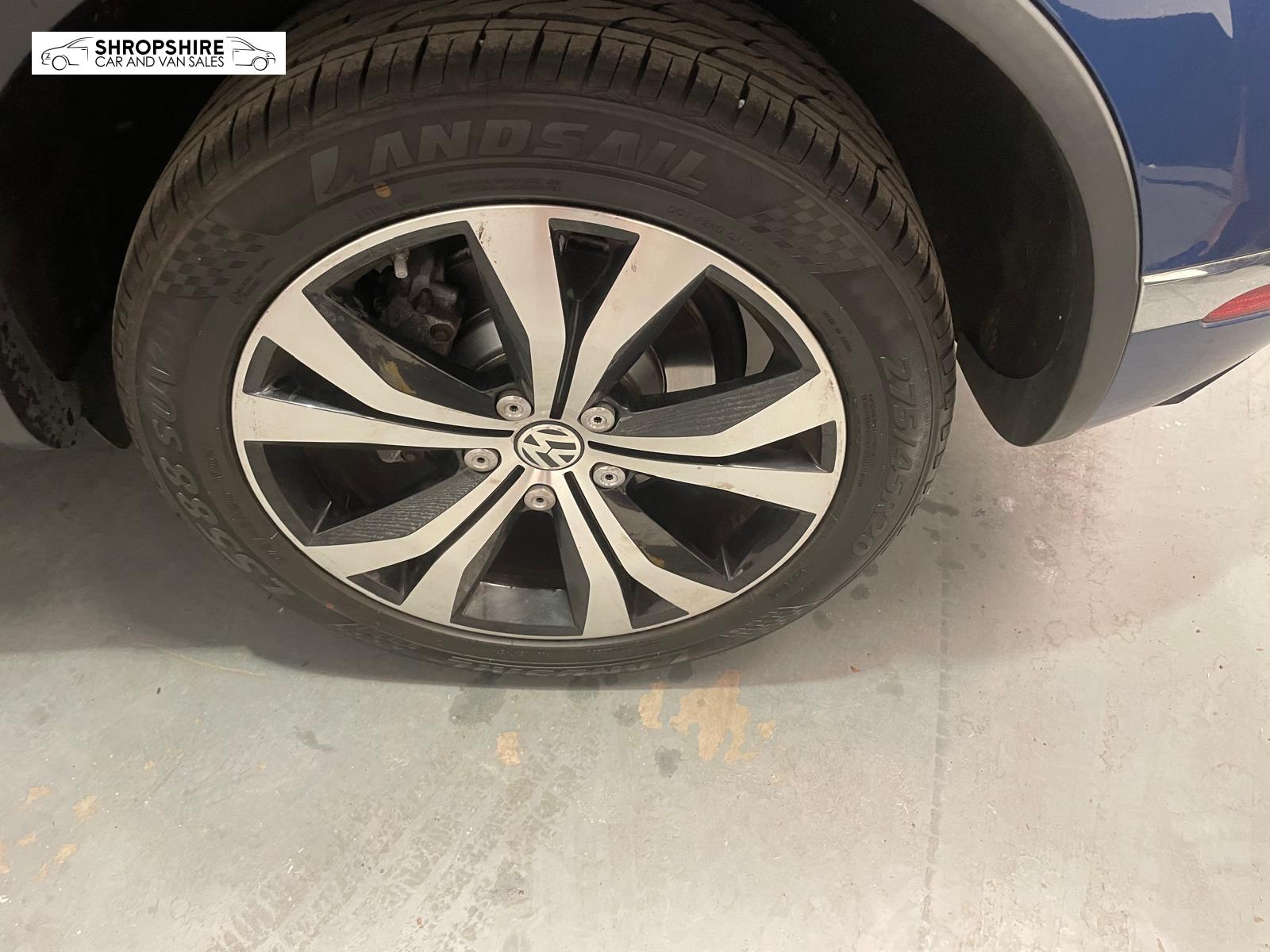 Volkswagen Touareg 3.0 TDI V6 BlueMotion Tech R-Line SUV 5dr Diesel Tiptronic 4WD Euro 6 (s/s) (262 ps)