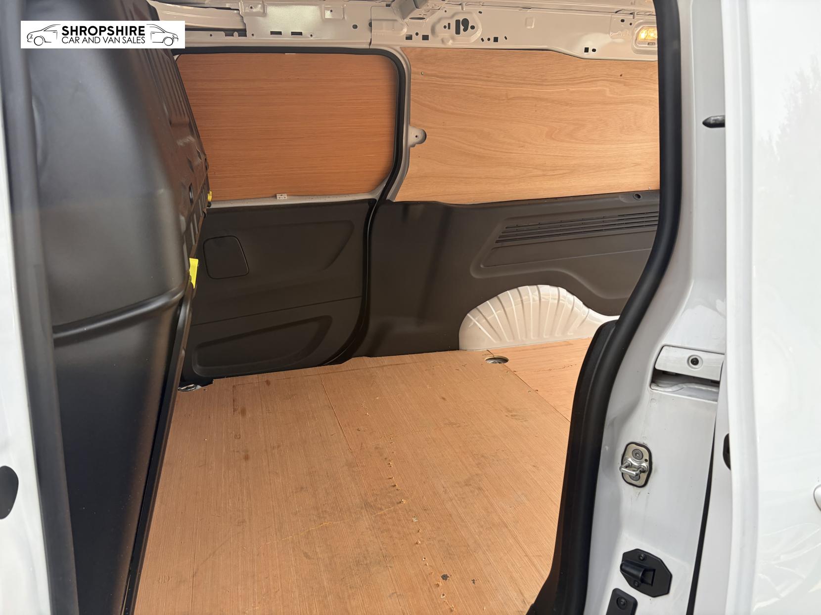 Vauxhall Combo 1.5 Turbo D 2300 Pro Panel Van 6dr Diesel Manual L2 H1 Euro 6 (s/s) (100 ps)