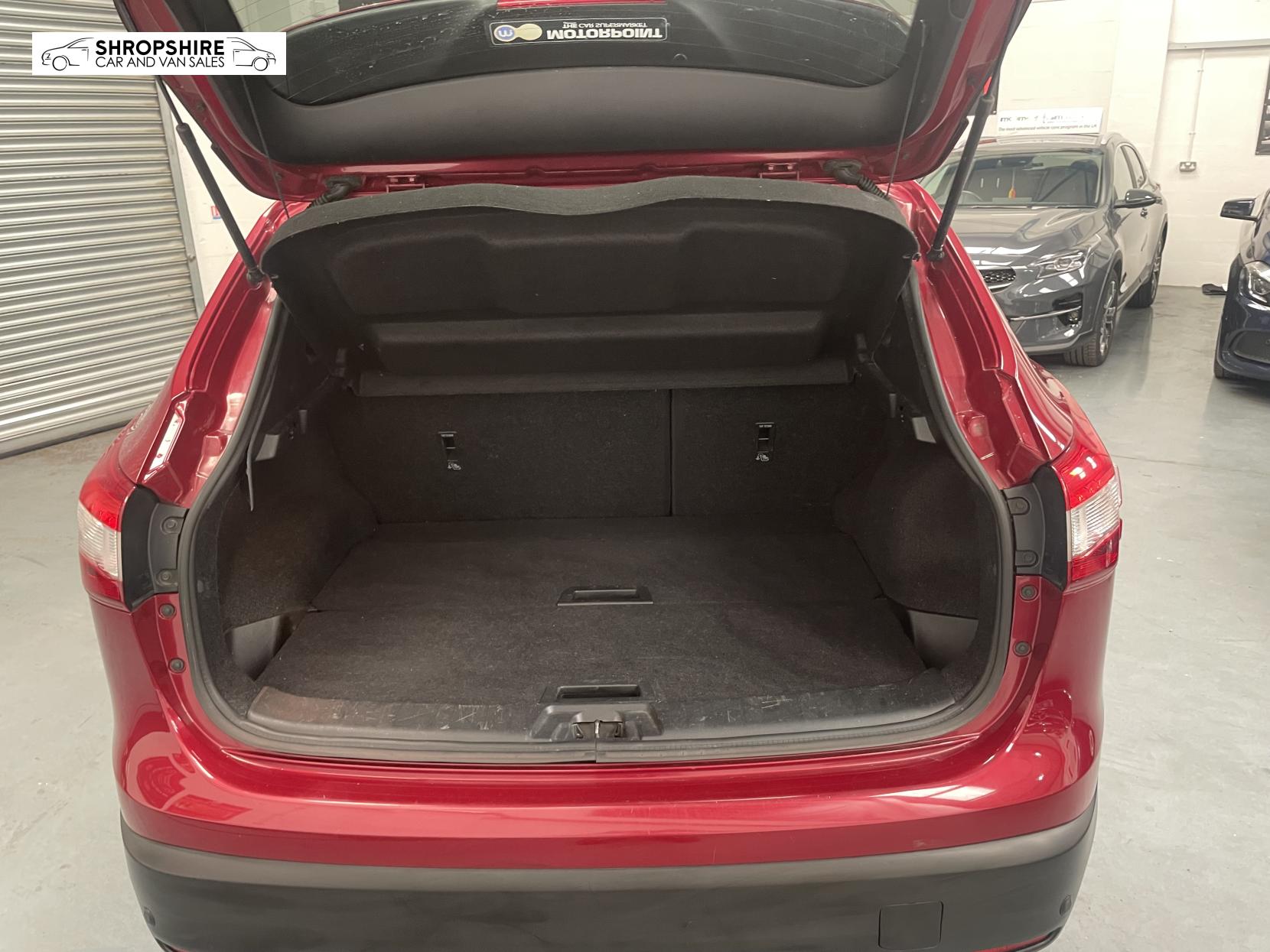 Nissan Qashqai 1.6 dCi n-tec+ SUV 5dr Diesel Manual 2WD Euro 5 (s/s) (130 ps)