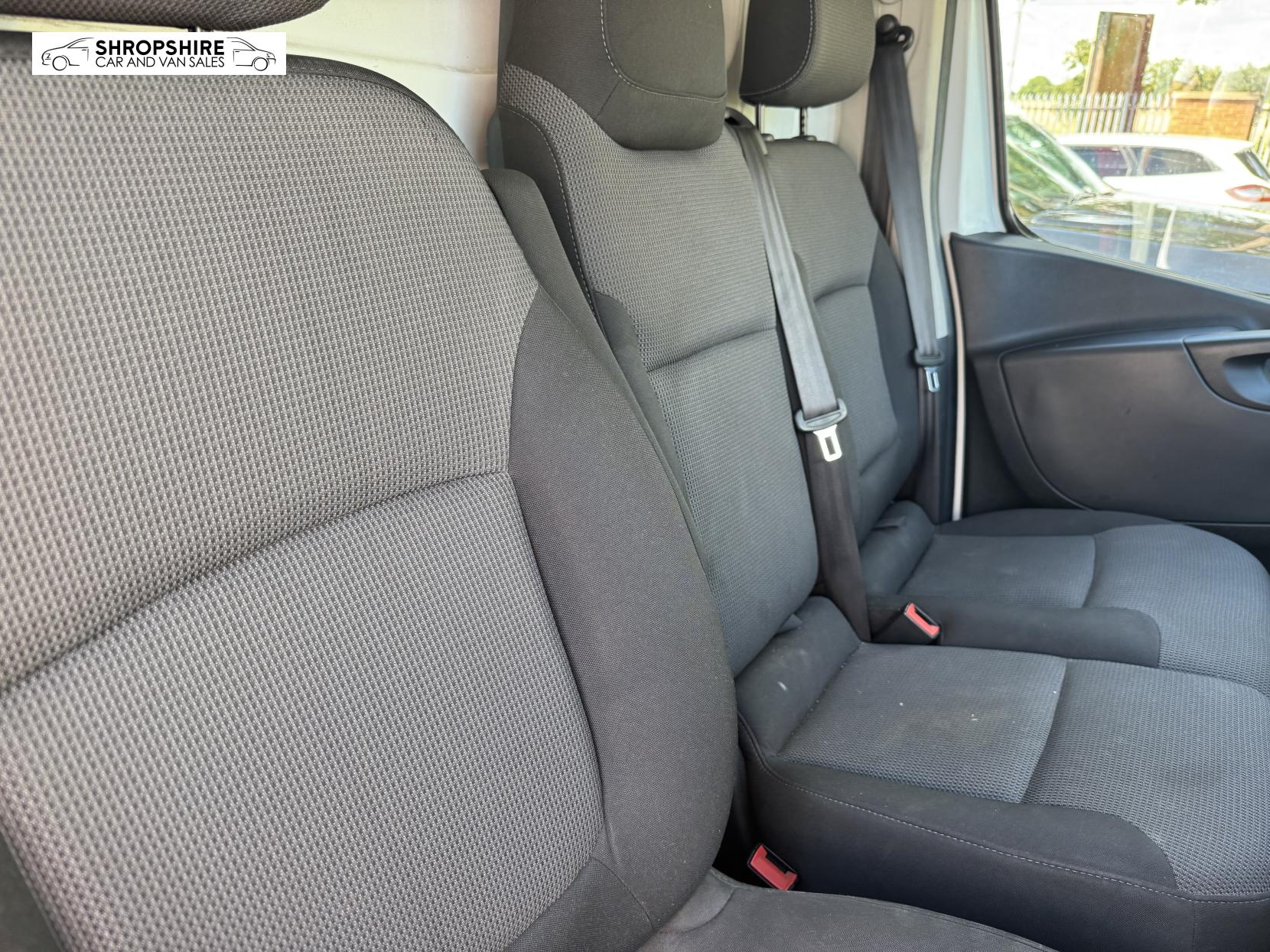 Renault Trafic 2.0 dCi ENERGY 30 Business+ Panel Van 5dr Diesel Manual SWB Standard Roof Euro 6 (s/s) (120 ps)